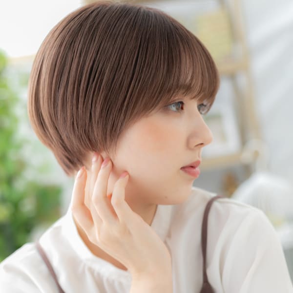 大人かわいいアースカラーマッシュショート　シースルーバング