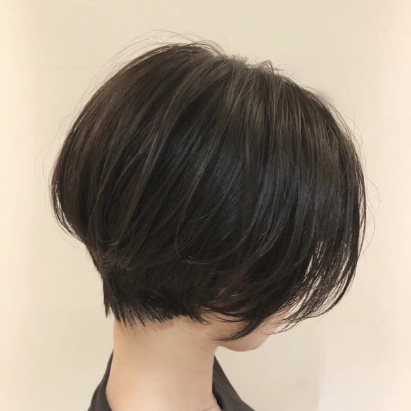 フォルムを意識したショートスタイル♪
