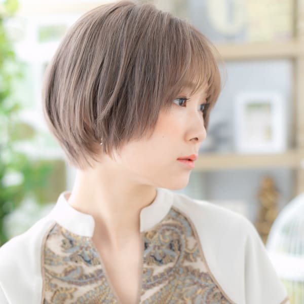 大人ハイライトシースルーバングボブショートステップボーンカッ