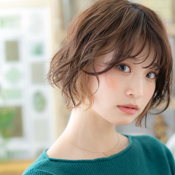 イヤリングカラー韓国風ゆるふわボブウルフ ヘルシースタイル