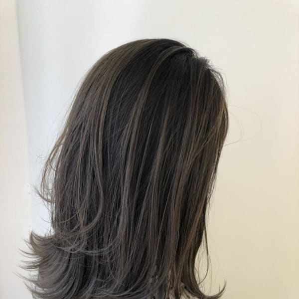 20代30代40代ナチュラルハイライト立体感アッシュ