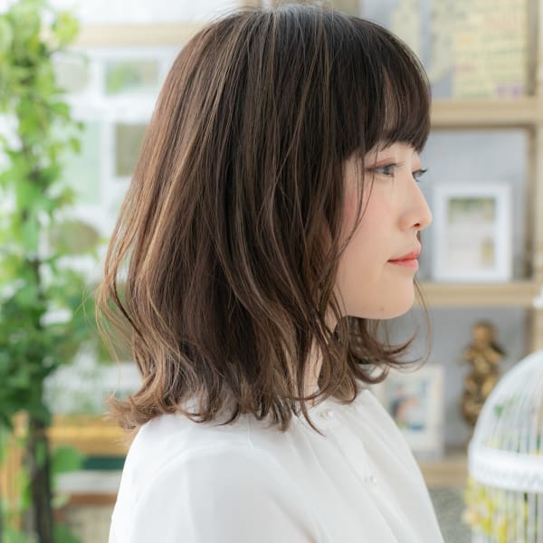 くせ毛風外ハネカール斜めバングくびれヘア シースルーバング