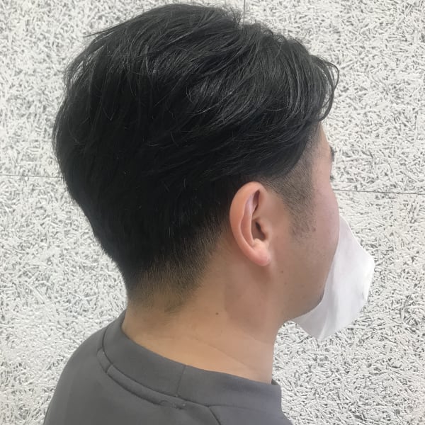センターパートメンズスタイル