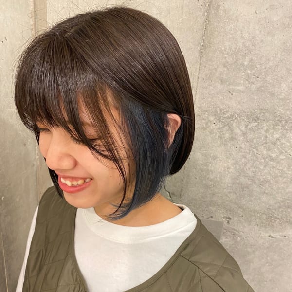 イヤリングカラーでさり気なく髪色オシャレ♪