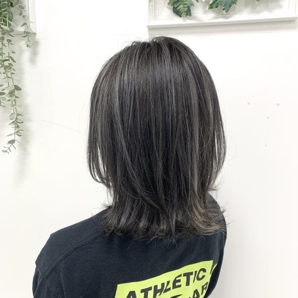 くびれボブ・コントラストハイライト・アッシュグレー