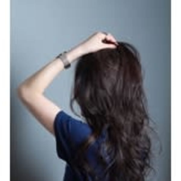 白髪が目立たないハイライト菱形ロングヘア