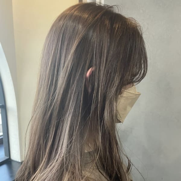 隠しハイライト×ベージュカラー《LYON CHIEMI》