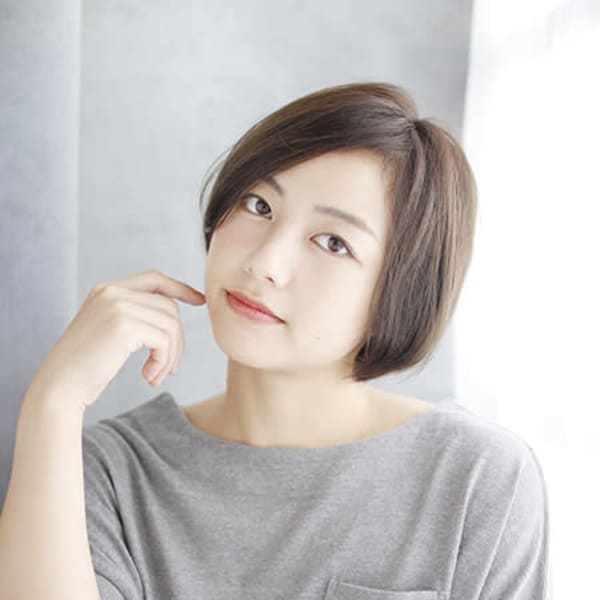 長めバングの艶感ボブ|LUXIA