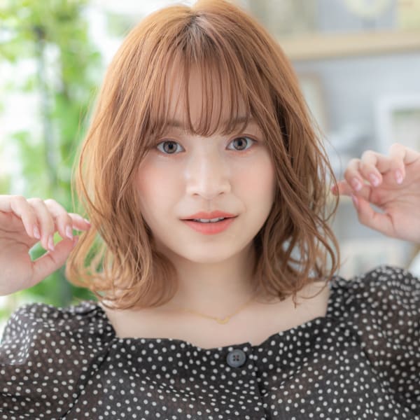 くせ毛風ウェットヘア小顔フレンチガーリー　ことりベージュ