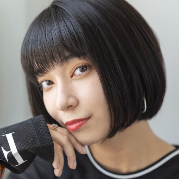 【emu井上信洋】ぱつっとラインで大人モードな黒髪ミニボブ