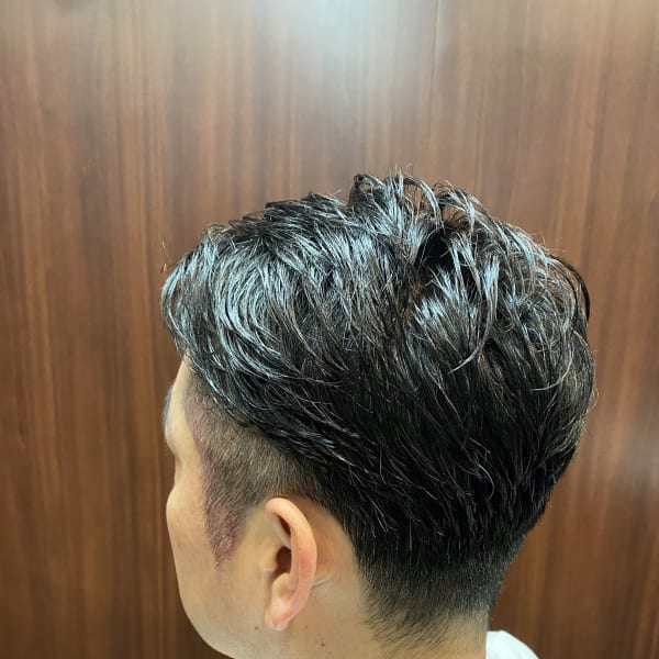 《夏向け》7:3オールバック風 ツーブロックスタイル