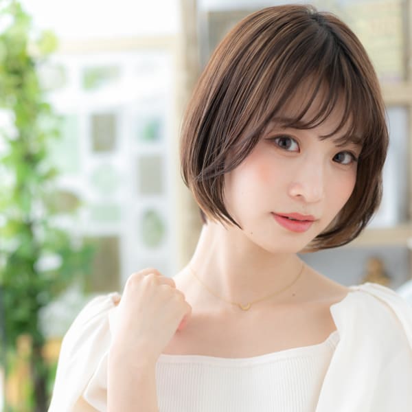 シースルーバング小顔前下がりボブショート グレーベージュ