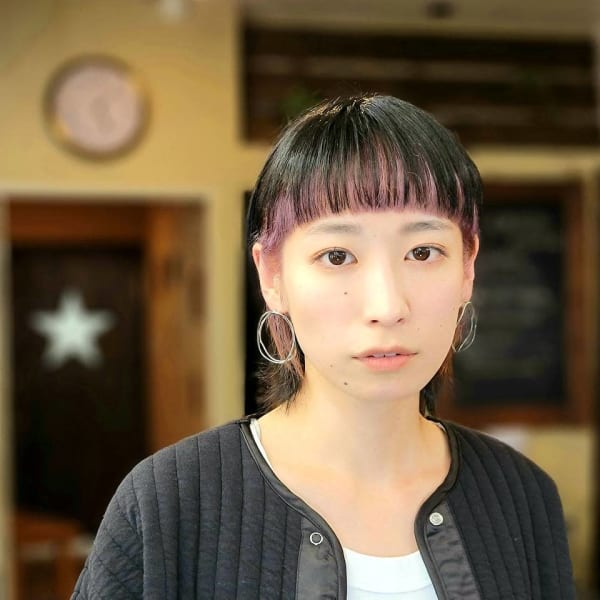 《Bridge》ワイドバングの黒髪インナーカラー|Bridge