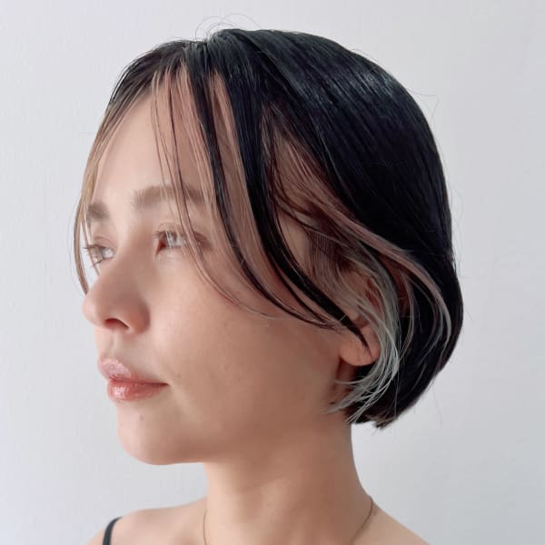 黒髪ボブ×インナーカラー