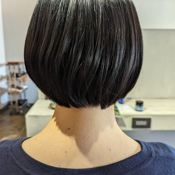 収まり抜群！酸性ストレートによるショートボブ