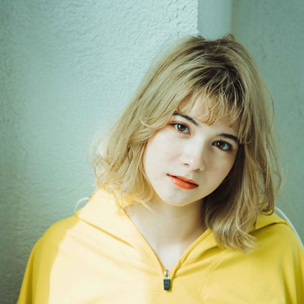 ハイトーンカラーの前下がりボブ