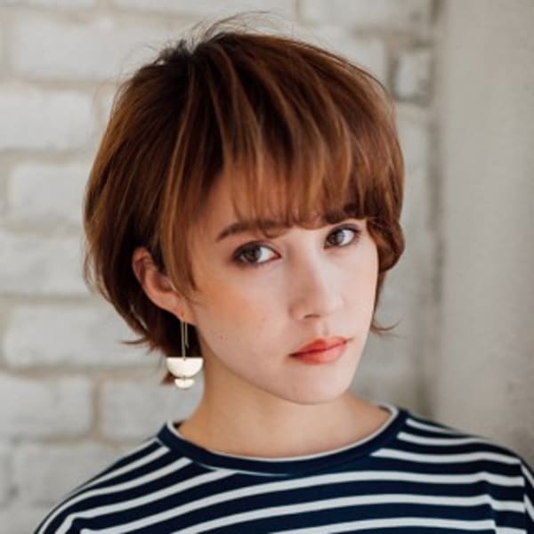 耳かけショートボブ