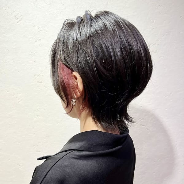 ネオショートウルフ　インナーカラー　ワインレッド