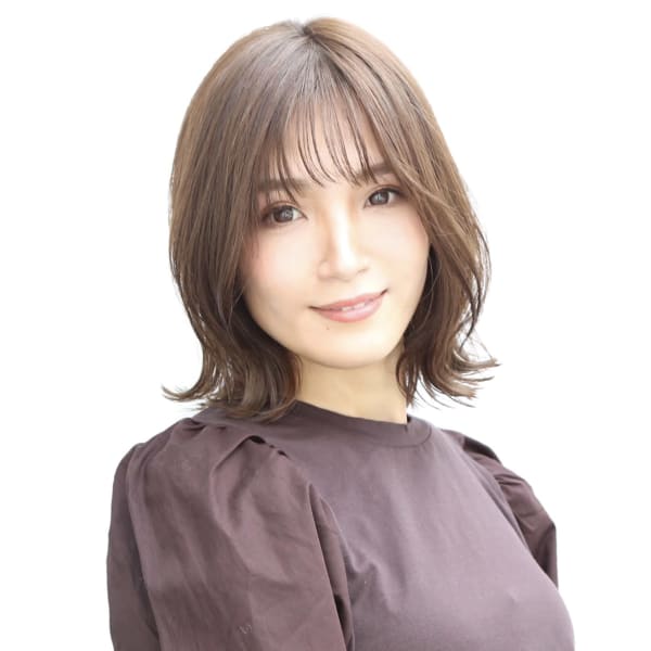 大人女性の軽やかなスタイル