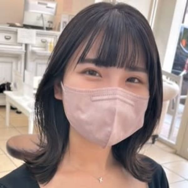 外ハネくびれミディアム