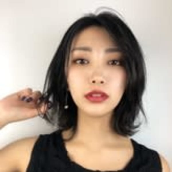 黒髪でも重く見えない外ハネスタイル【RENJISHI AKN