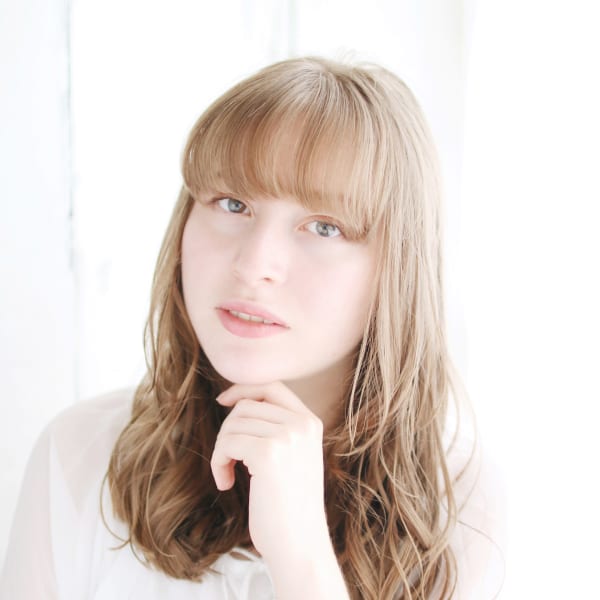 ふんわりバングのミックスカール|LUXIA