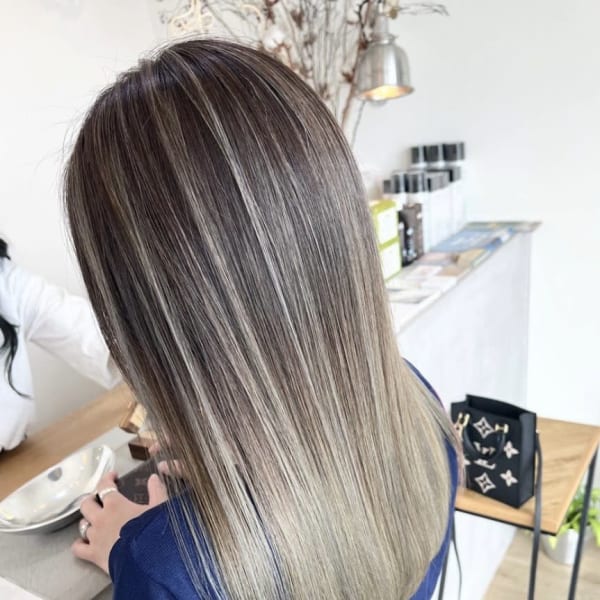 バレイヤージュハイライトグラデーションブリーチベージュカラー