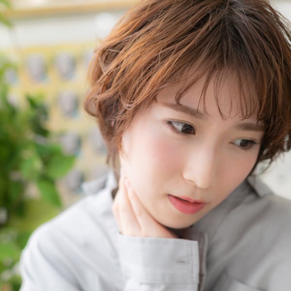 外国人風シースルーバングマッシュウルフボブ ニュアンスカラー