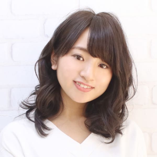 大人可愛いミディアムレイヤー|Lumo-Est