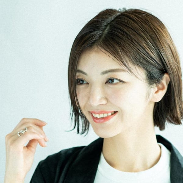 スリークな外ハネヘア