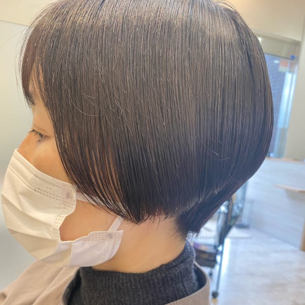 《お悩み》襟足や前髪のクセを馴染ませ！前下がりショートに♪