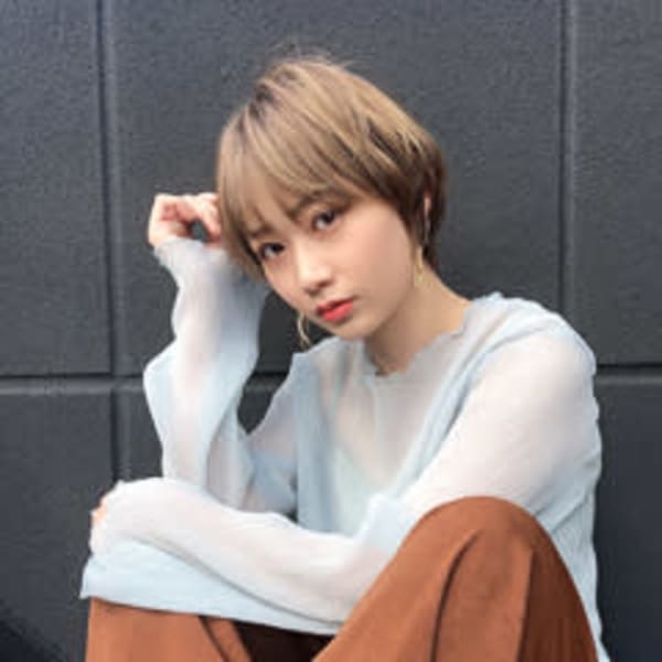 ハイトーン丸みショート ミルクティベージュ