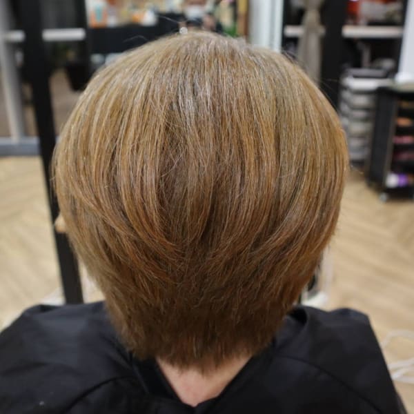 白髪を活かす脱白髪染めカラー