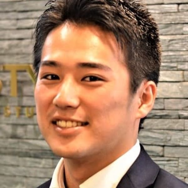 フロントに遊びを残したショートスタイル