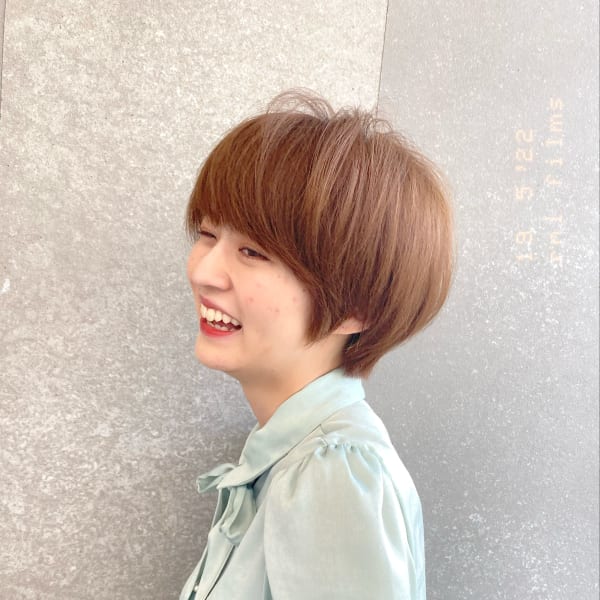 大人かわいいマッシュショート　美髪　ネビージュ