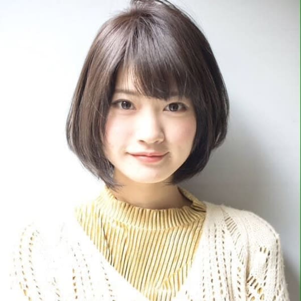 顔周りを包み込む抜け感こなれミディ