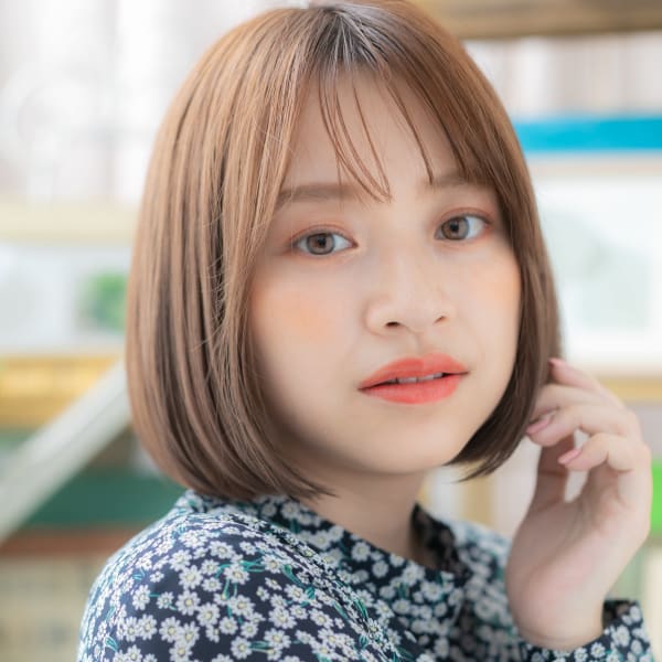 暖色系カラー透けバング前下がりぷつっとボブ　ミルクティピンク