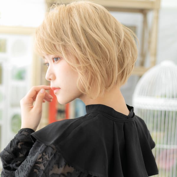 ハイトーンカラー前下がり小顔マッシュボブ ブリーチオンカラー