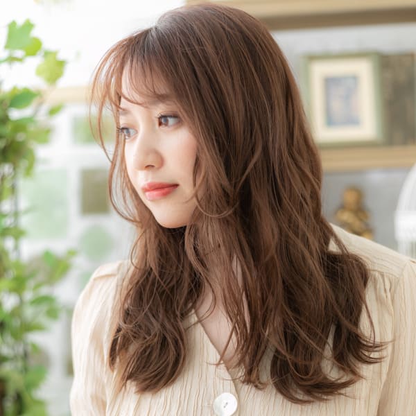 大人ハイライトで小顔♪外国人風ウェーブ巻きオリーブグレージュ