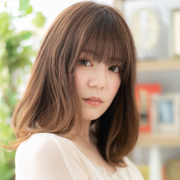 ハイライトカラーくせ毛風小顔エアリーミディ プラチナベージュ