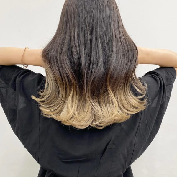 イエローベージュ