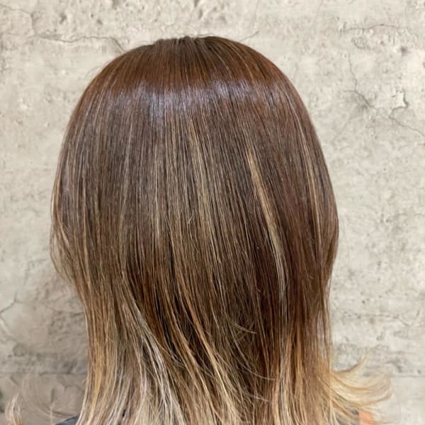 ハイライト　バレイヤージュカラー