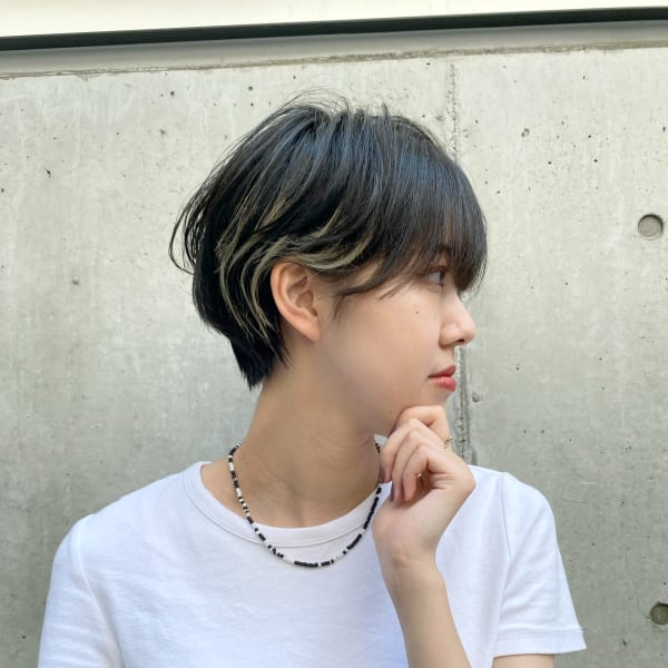 大人かわいい束感くびれショート　美髪　ネビージュ