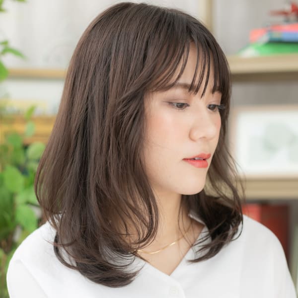 黒髪バレイヤージュくせ毛風リバースカール　グレージュカラー