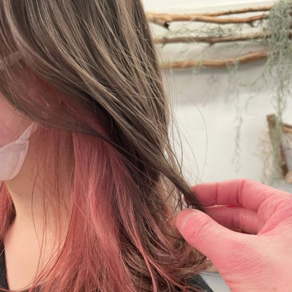 ピンクベージュ インナーカラー イヤリングカラー