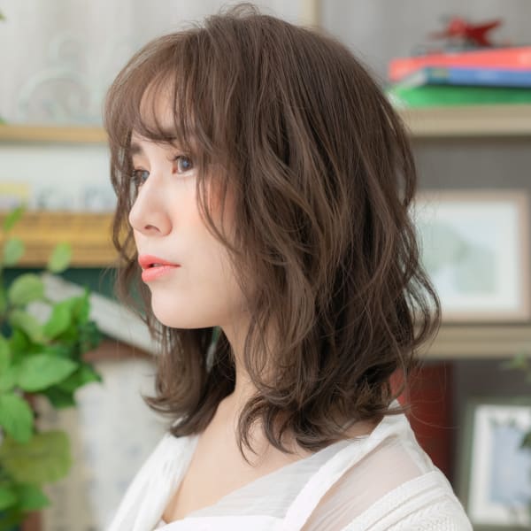 ヌーディーカラー外国人風フレンチガーリー　プラチナカラー