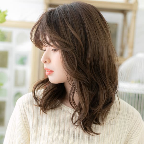 シースルーバングくせ毛風ミディアムレイヤー オリーブベージュ