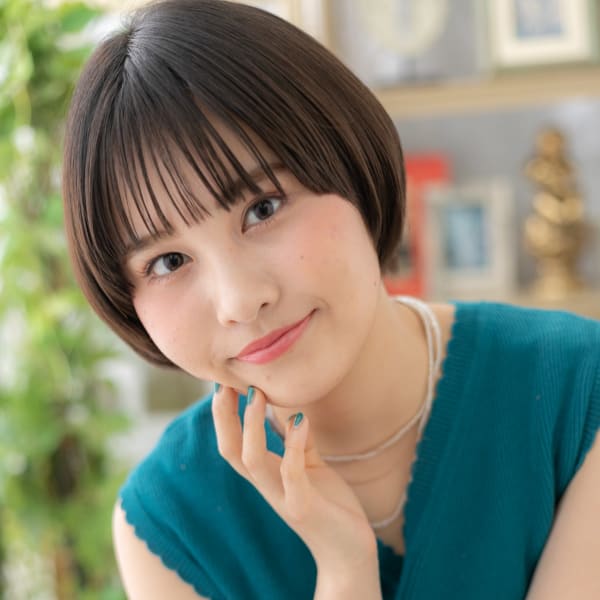 大人かわいい黒髪グレージュナチュラルボブ グレージュカラー