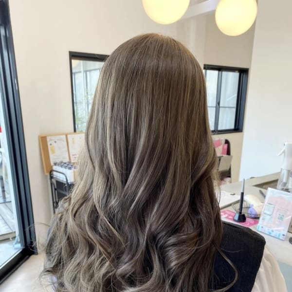 外国人風ミルクティーグレージュ×イルミナカラー