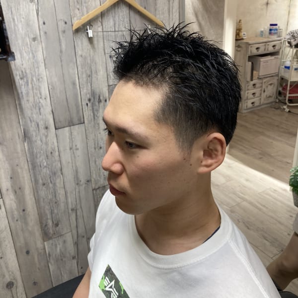 サイド刈り上げ爽やかショートスタイル